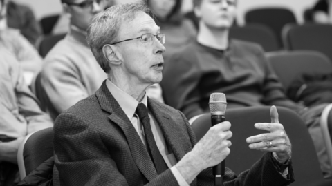 Richard Fallon asks a question at the 2025 Kissel Lecture in Ethics